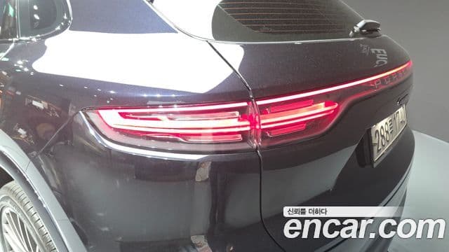 Porsche Cayenne 2020 — Photo 28/32