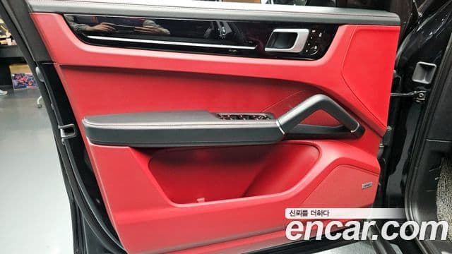 Porsche Cayenne 2020 — Photo 25/32