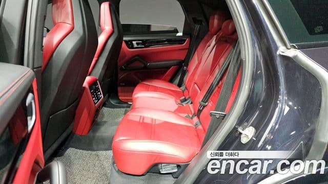 Porsche Cayenne 2020 — Photo 4/32