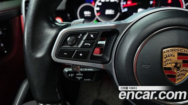 Porsche Cayenne 2020 — Photo 21/32