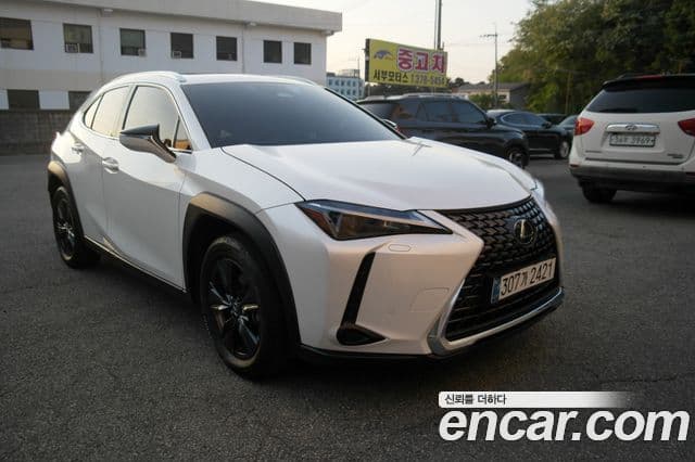 Lexus UX300h 2024 — Photo 4/20