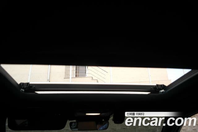Lexus UX300h 2024 — Photo 7/20