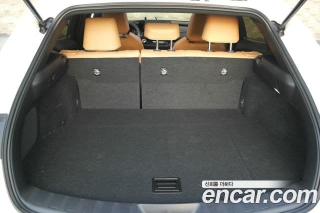 Lexus UX300h 2024 — Photo 13/20