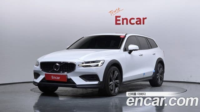 Volvo V60 Cross Country 2019 — Photo 18/20