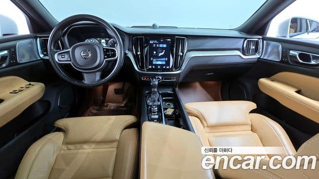 Volvo V60 Cross Country 2019 — Photo 14/20