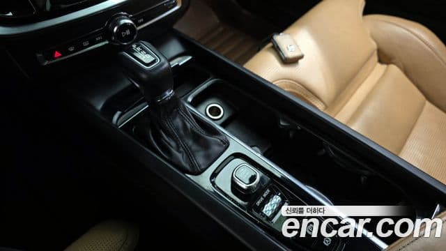 Volvo V60 Cross Country 2019 — Photo 5/20