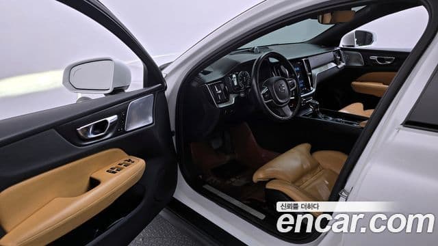Volvo V60 Cross Country 2019 — Photo 6/20