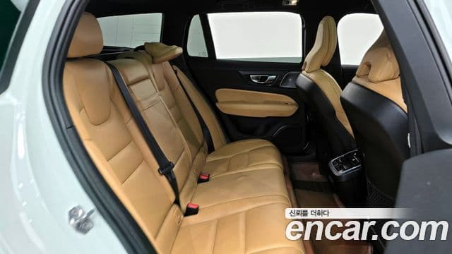 Volvo V60 Cross Country 2019 — Photo 13/20