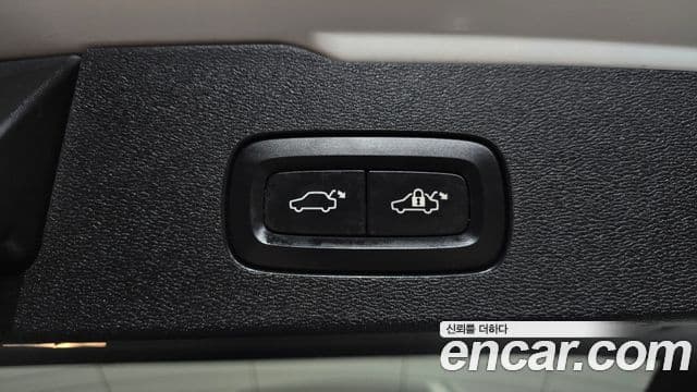 Volvo V60 Cross Country 2019 — Photo 9/20