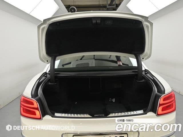 Bentley Flying Spur 2021 — ფოტო 18/20