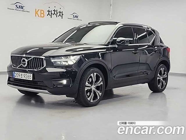 Volvo XC40 2022 — Photo 4/18