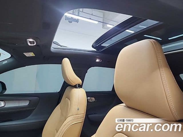 Volvo XC40 2022 — Photo 11/18