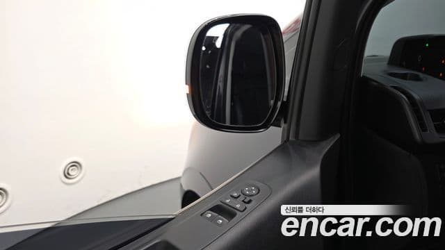 Hyundai Staria 2024 — ფოტო 19/20