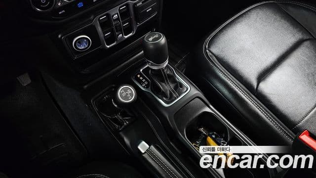 Jeep Wrangler 2022 — Şəkil 9/20