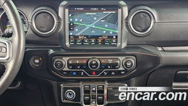 Jeep Wrangler 2022 — Şəkil 14/20