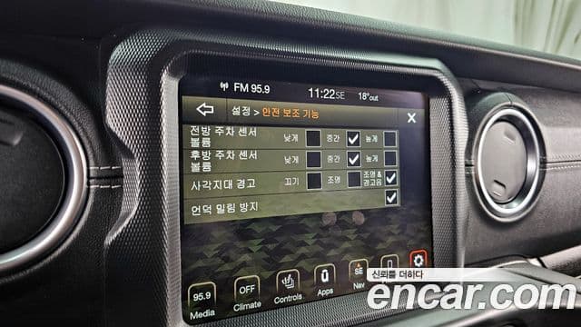 Jeep Wrangler 2022 — Şəkil 19/20