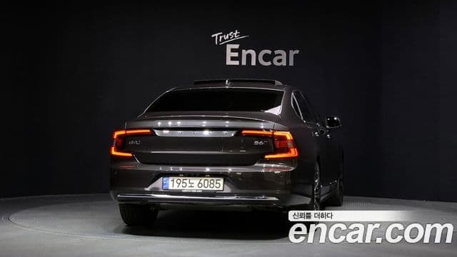 Volvo S90 2022 — ფოტო 4/20