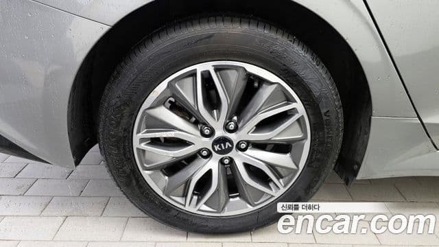 Kia K5 2020 — ფოტო 5/20