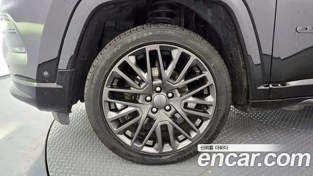 Jeep Compass 2022 — ფოტო 4/20