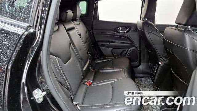 Jeep Compass 2022 — ფოტო 10/20