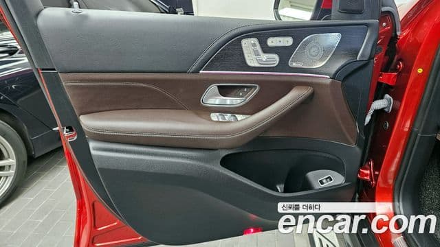 Mercedes-Benz GLS-Class 2023 — Photo 7/36