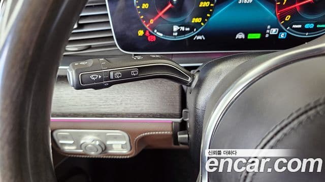 Mercedes-Benz GLS-Class 2023 — Photo 21/36