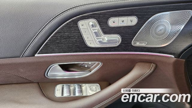 Mercedes-Benz GLS-Class 2023 — Photo 8/36