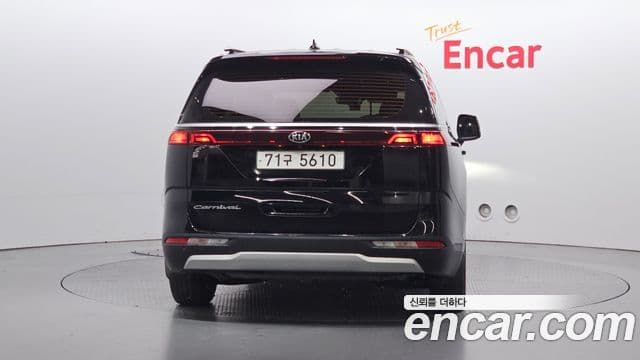 Kia Carnival 2021 — ფოტო 4/20