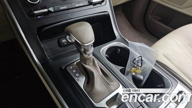 Kia Carnival 2021 — ფოტო 9/20