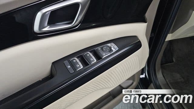 Kia Carnival 2021 — ფოტო 16/20