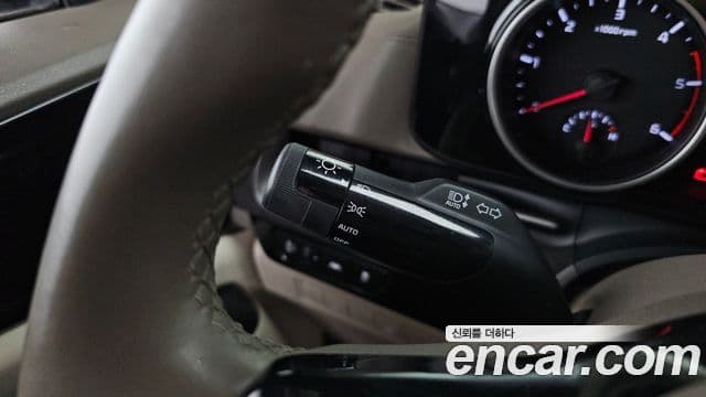 Kia Carnival 2021 — ფოტო 19/20