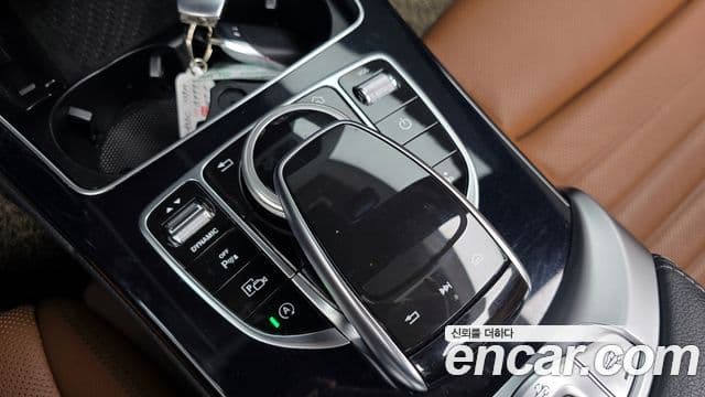 Mercedes-Benz C-Class 2019 — Şəkil 19/20