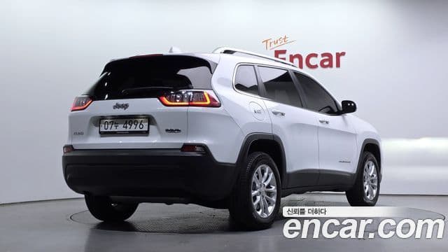 Jeep Cherokee 2019 — Фото 2/20
