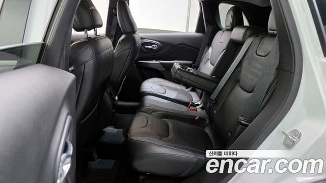 Jeep Cherokee 2019 — Фото 12/20
