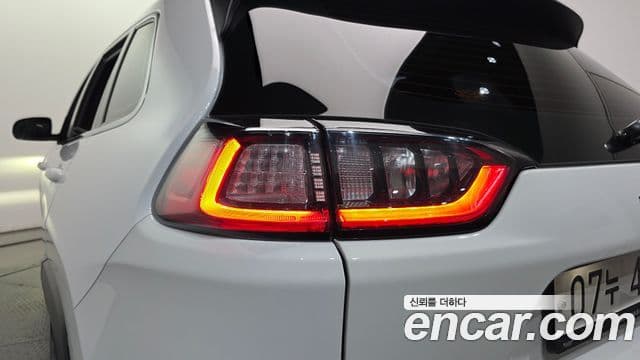 Jeep Cherokee 2019 — Şəkil 16/30