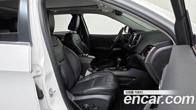 Jeep Cherokee 2019 — Şəkil 12/30