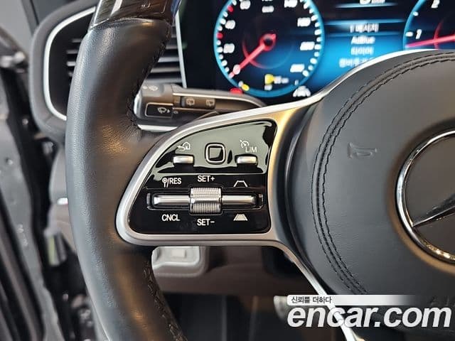Mercedes-Benz GLS-Class 2023 — Photo 19/20