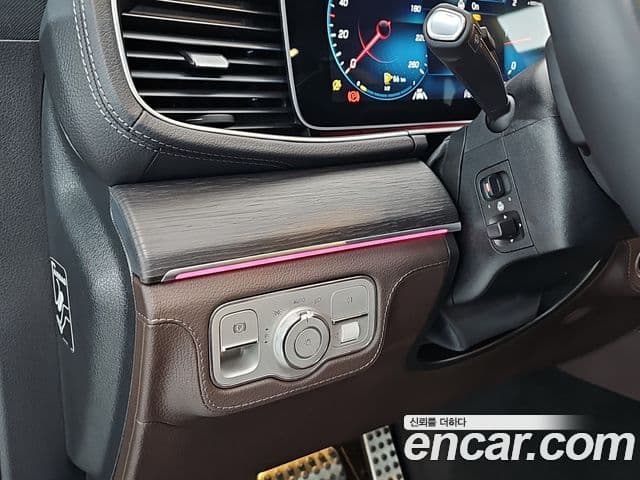 Mercedes-Benz GLS-Class 2023 — Photo 12/20