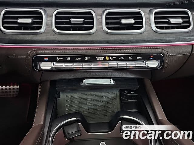 Mercedes-Benz GLS-Class 2023 — Photo 17/20