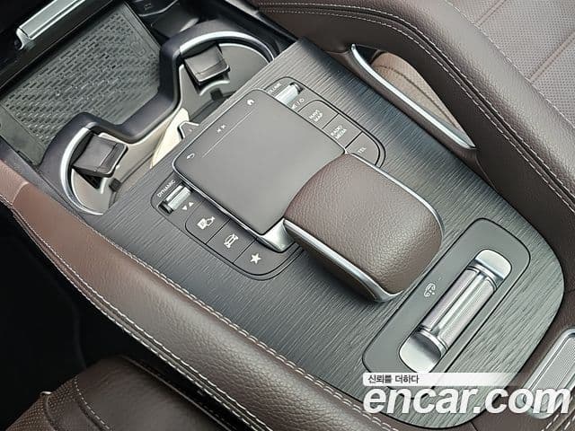Mercedes-Benz GLS-Class 2023 — Photo 8/20