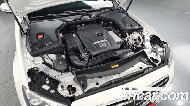 Mercedes-Benz E-Class 2023 — ფოტო 6/20