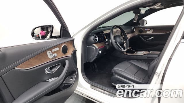 Mercedes-Benz E-Class 2023 — ფოტო 10/20
