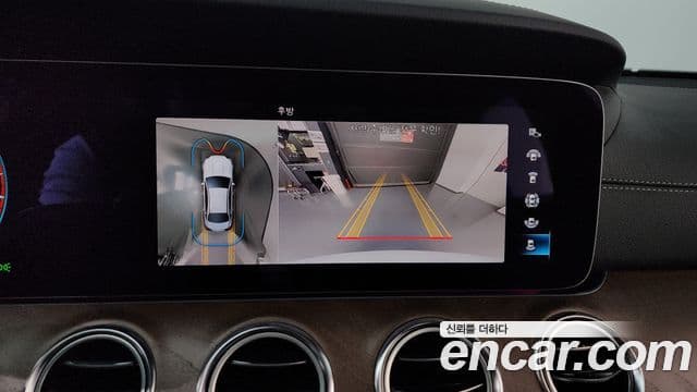 Mercedes-Benz E-Class 2023 — ფოტო 14/20