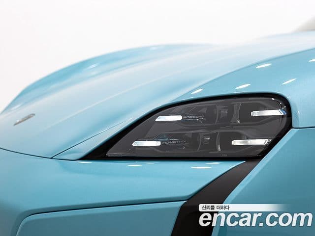Porsche Taycan 2025 — ფოტო 8/20
