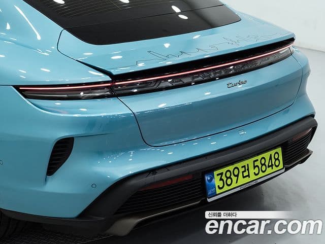 Porsche Taycan 2025 — ფოტო 15/20