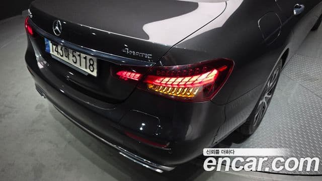Mercedes-Benz E-Class 2021 — Photo 10/31