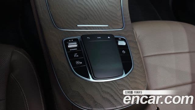 Mercedes-Benz E-Class 2021 — Photo 24/31