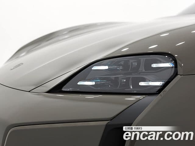 Porsche Taycan 2025 — ფოტო 18/20