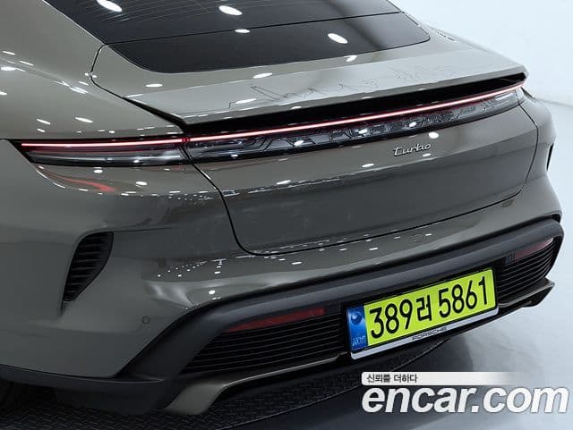 Porsche Taycan 2025 — ფოტო 20/20