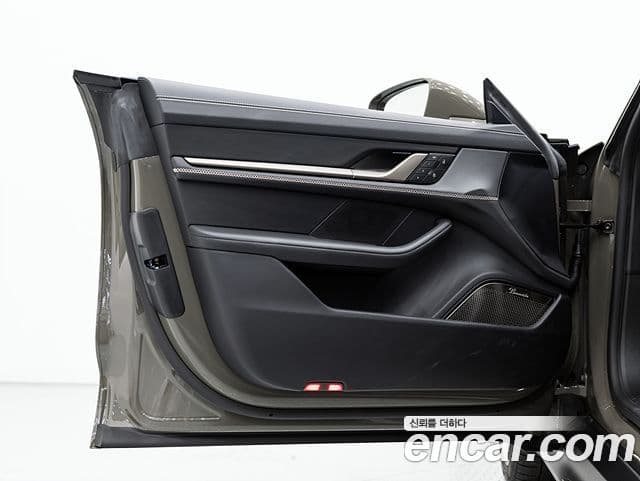 Porsche Taycan 2025 — ფოტო 12/20